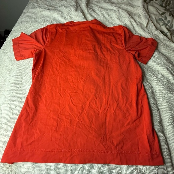 Vineyard Vines Men's Red Shirt Medium Red on Red Spellout - Picture 3 of 4